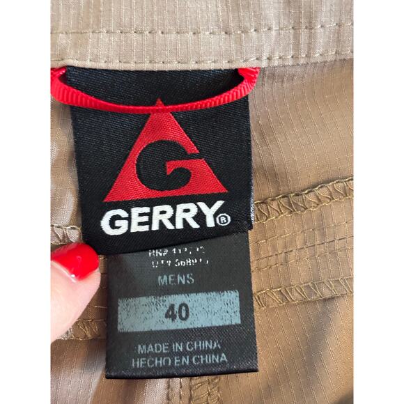 Gerry Men's Tan Cargo Hiking Shorts 40 Stretch Travel Outdoors Lightweight - Picture 3 of 10